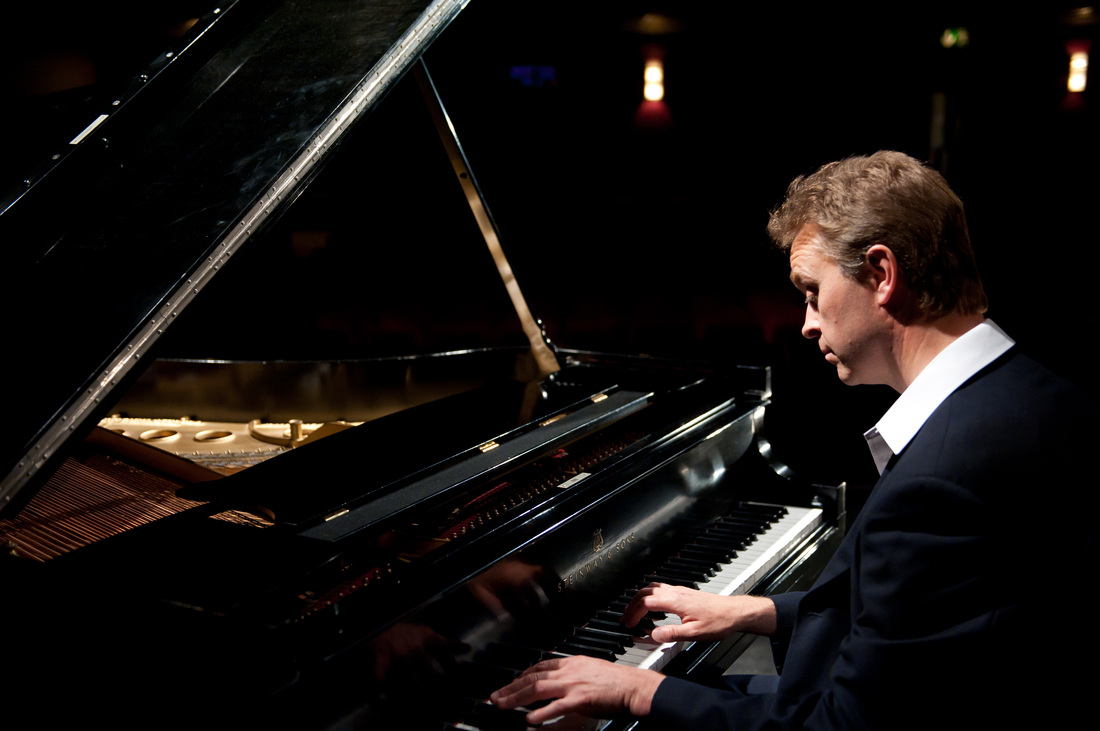 Pianist hire for Weddings, Parties and Corporate Events in London and Kent.